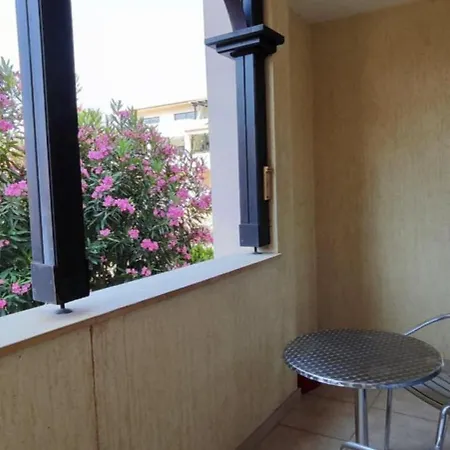 Διαμέρισμα Queens Gardens 104 *